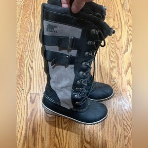 Sorel boots leather and Suede boots . Size 8.5 women’s .